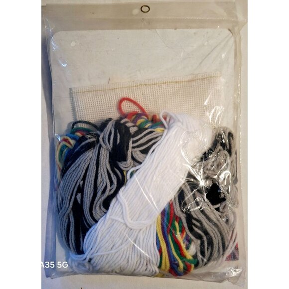 Caron Needlepoint Kit Calico Cat 14" X 11" 100% Cotton Canvas & Acrylic Yarn Com - Picture 4 of 4